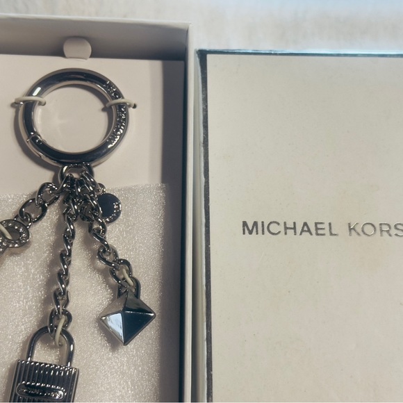 Michael Kors Metallic Key Holder - Picture 1 of 2